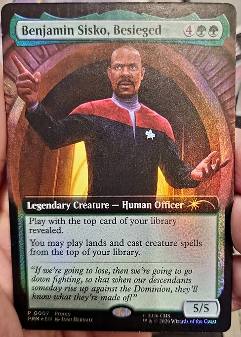 Benjamin Sisko, Besieged, carta Magic di tipo Legendary Creature — Human Officer illustrata da Josu Hernaiz